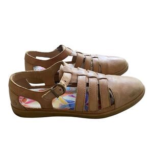 Born Fisherman Sandals Womens 7.5 Tan Leather Flats Casual Comfort Retro